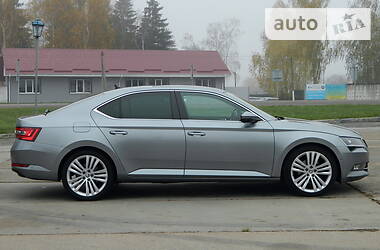 Седан Skoda Superb 2015 в Житомире