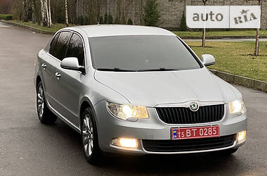 Седан Skoda Superb 2009 в Ровно