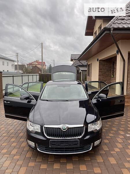 Седан Skoda Superb 2012 в Черновцах