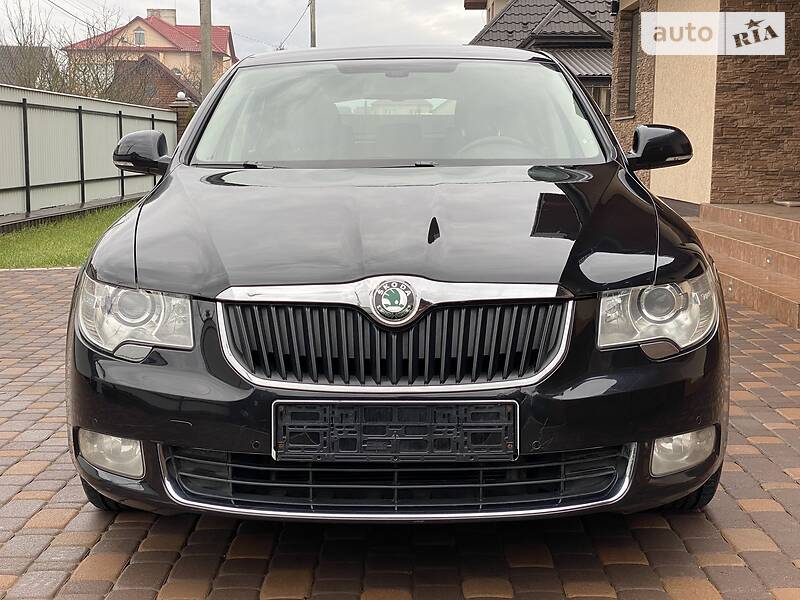 Седан Skoda Superb 2012 в Черновцах