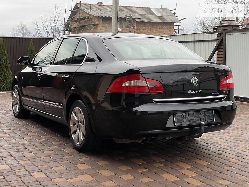 Седан Skoda Superb 2012 в Черновцах