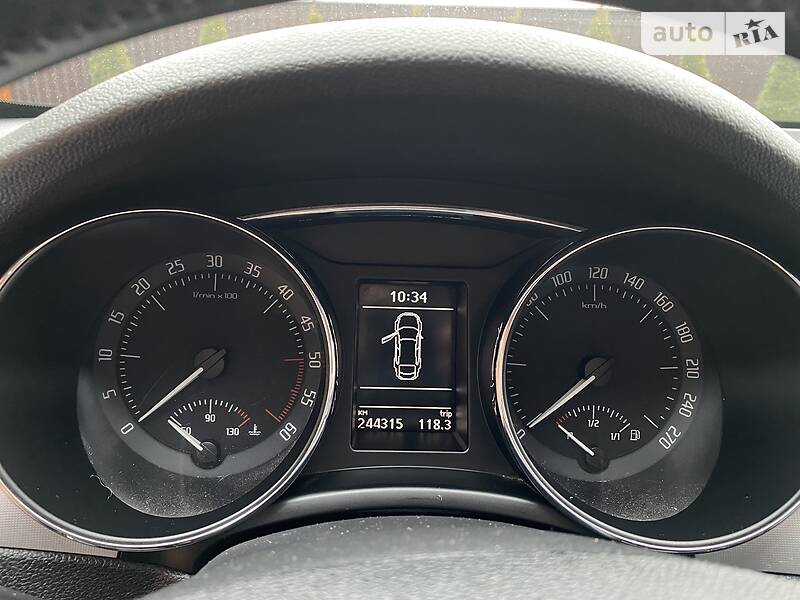 Седан Skoda Superb 2012 в Черновцах