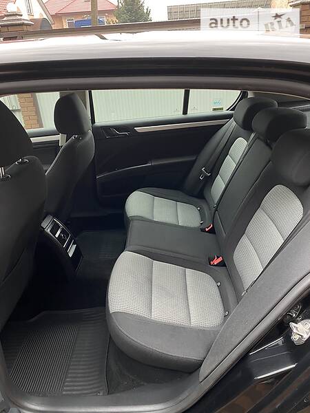 Седан Skoda Superb 2012 в Черновцах