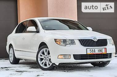 Седан Skoda Superb 2011 в Самборе