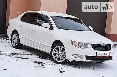 Седан Skoda Superb 2011 в Самборе