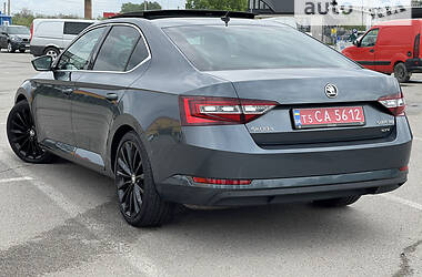 Седан Skoda Superb 2017 в Черновцах