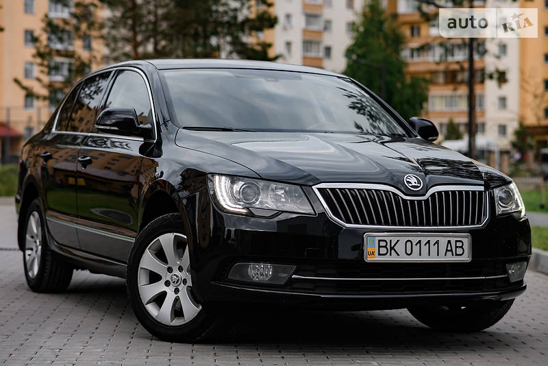 Седан Skoda Superb 2014 в Новояворовске