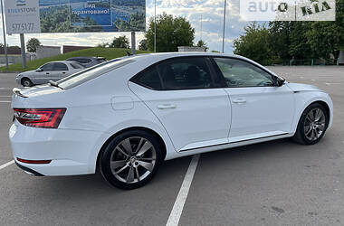 Седан Skoda Superb 2016 в Киеве