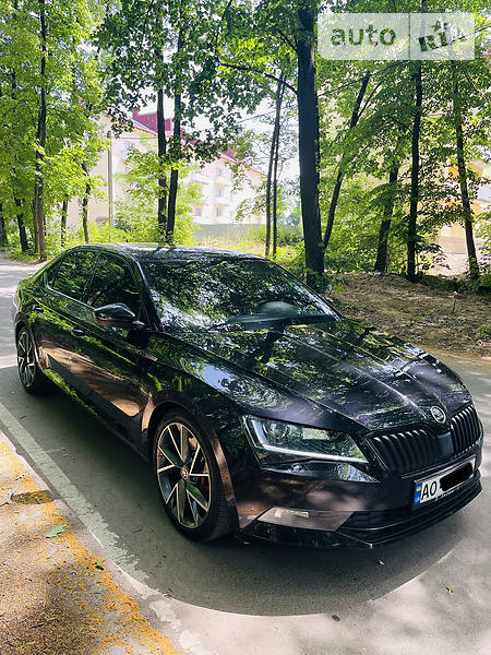 Седан Skoda Superb 2018 в Ужгороде