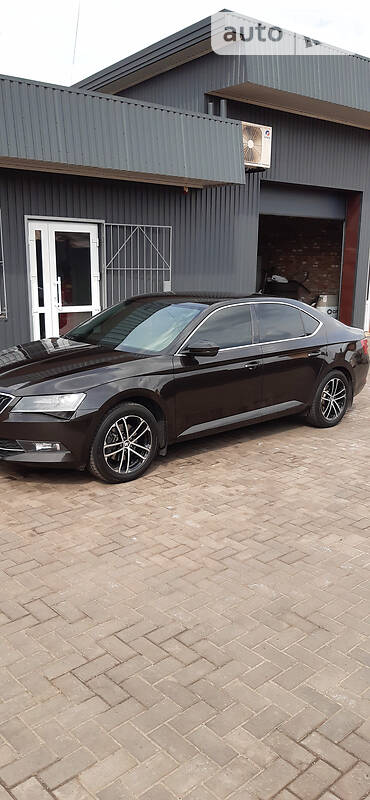 Хэтчбек Skoda Superb 2016 в Кривом Роге
