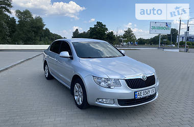 Седан Skoda Superb 2010 в Днепре