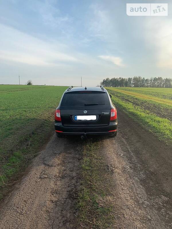 Универсал Skoda Superb 2011 в Петрове