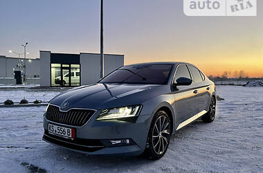 Седан Skoda Superb 2015 в Мукачево