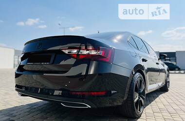 Седан Skoda Superb 2018 в 