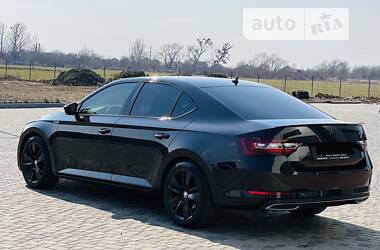 Седан Skoda Superb 2018 в 