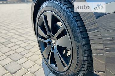 Седан Skoda Superb 2018 в 