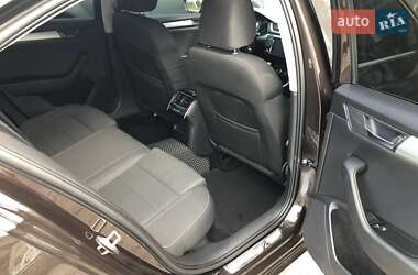 Лифтбек Skoda Superb 2016 в 