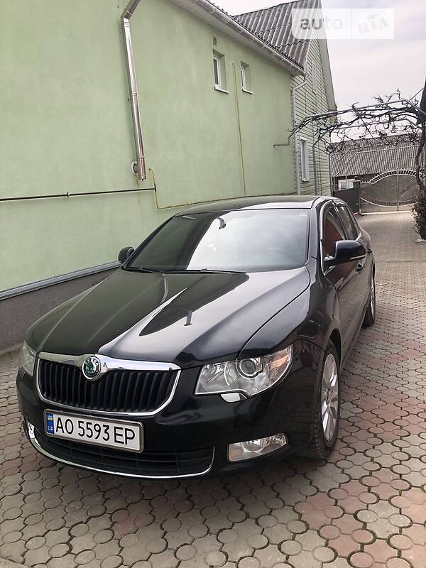 Седан Skoda Superb 2012 в Ужгороде