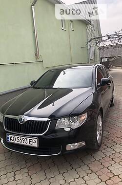 Седан Skoda Superb 2012 в Ужгороді