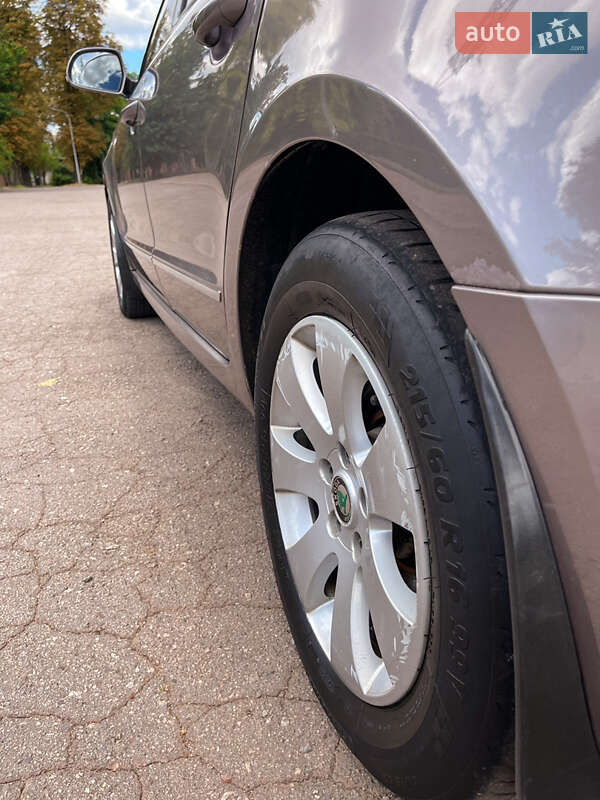 Лифтбек Skoda Superb 2013 в Кривом Роге