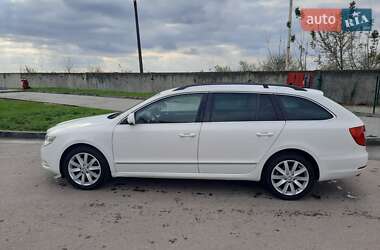 Универсал Skoda Superb 2011 в Городке