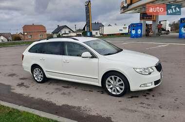 Универсал Skoda Superb 2011 в Городке