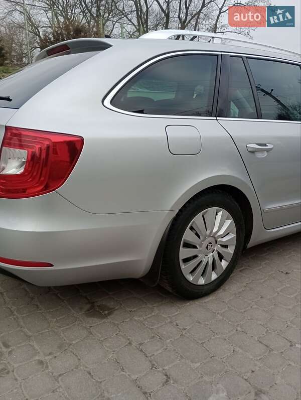 Универсал Skoda Superb 2013 в Остроге