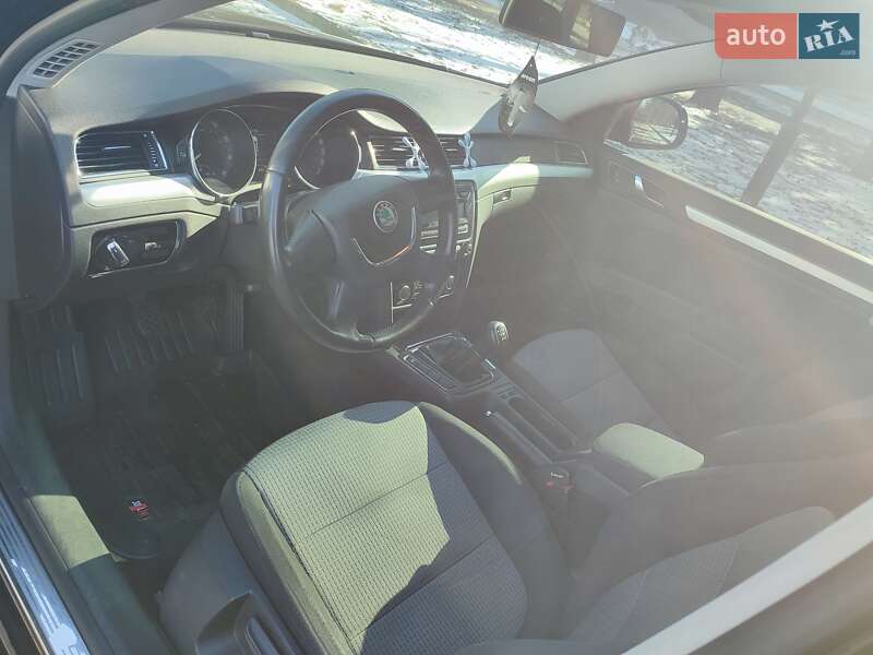 Лифтбек Skoda Superb 2012 в Кривом Роге