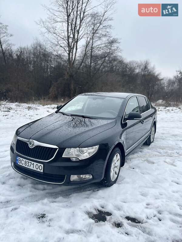 Ліфтбек Skoda Superb 2011 в Львові