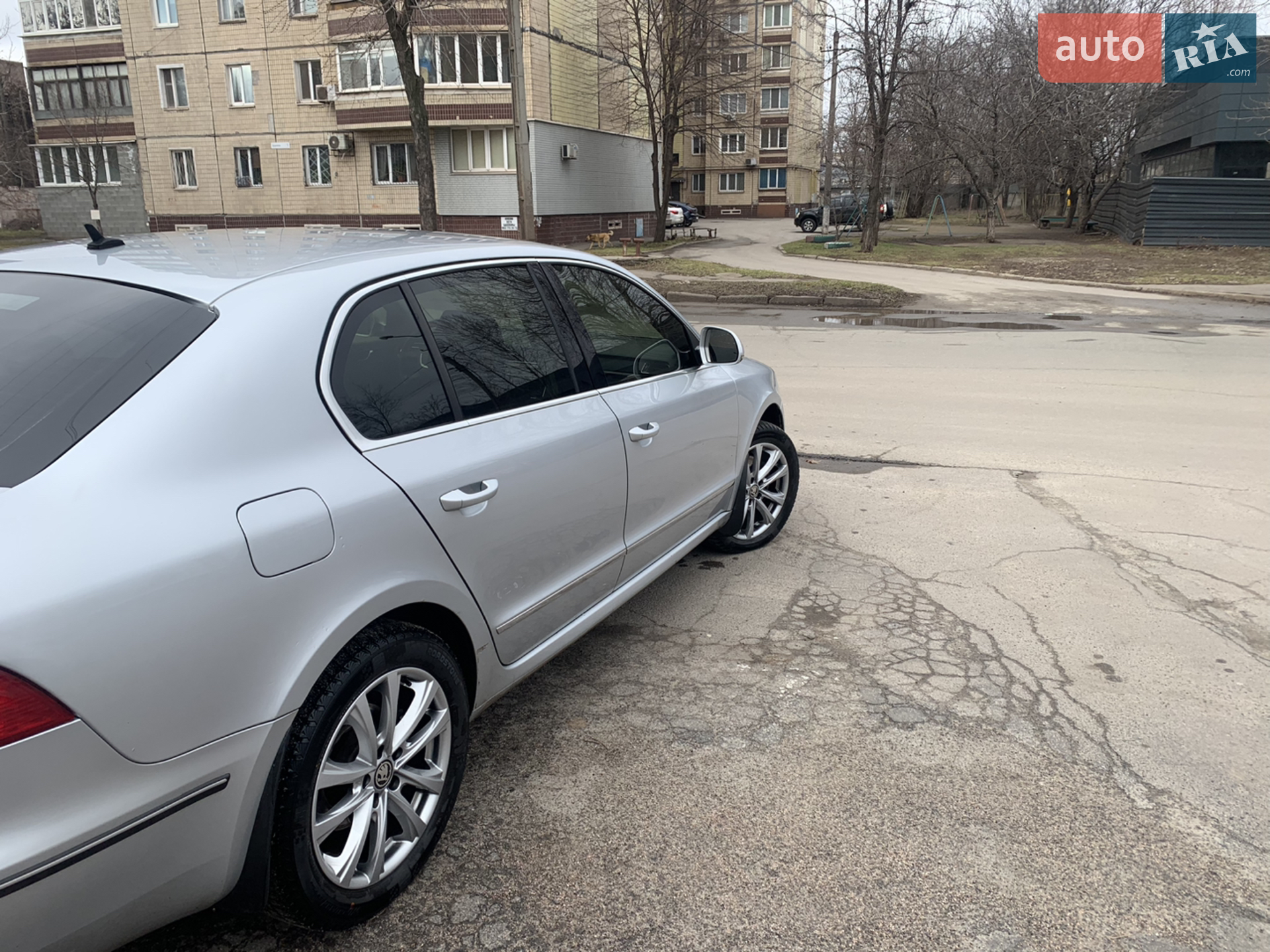 2010 Skoda Superb - мініатюра 2