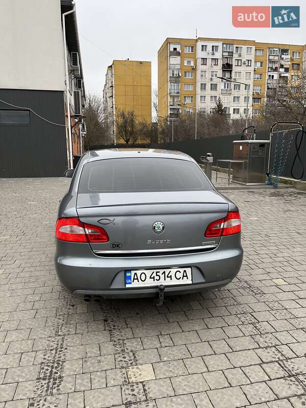 Лифтбек Skoda Superb 2011 в Ужгороде