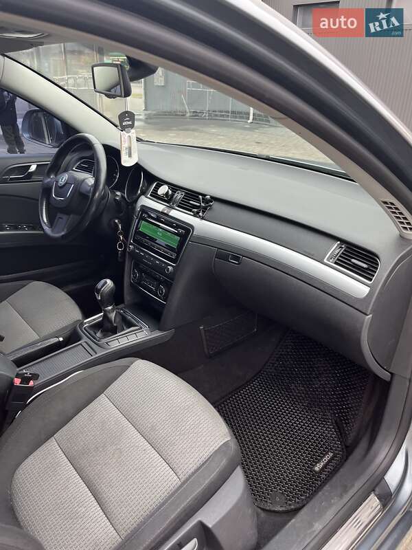 Лифтбек Skoda Superb 2011 в Ужгороде