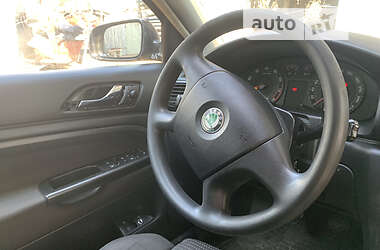 Лифтбек Skoda Superb 2004 в 