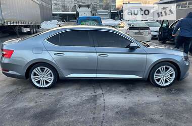 Лифтбек Skoda Superb 2016 в 