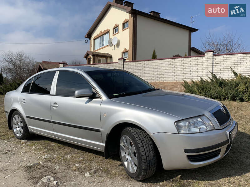 Лифтбек Skoda Superb 2002 в Днепре