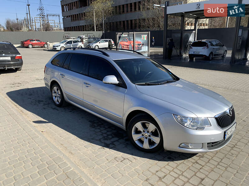 Универсал Skoda Superb 2011 в Львове фото 6 Универсал Skoda Superb 2011 в Львове