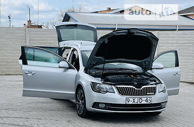 Универсал Skoda Superb 2014 в Здолбунове