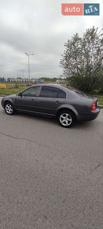 Ліфтбек Skoda Superb 2003 в Львові