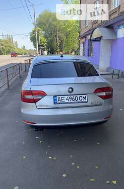 Лифтбек Skoda Superb 2014 в 