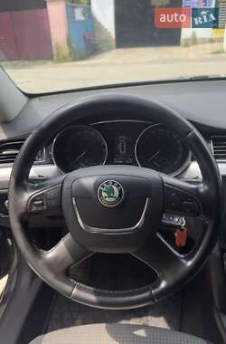 Универсал Skoda Superb 2011 в Ужгороде