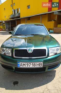 Лифтбек Skoda Superb 2004 в 