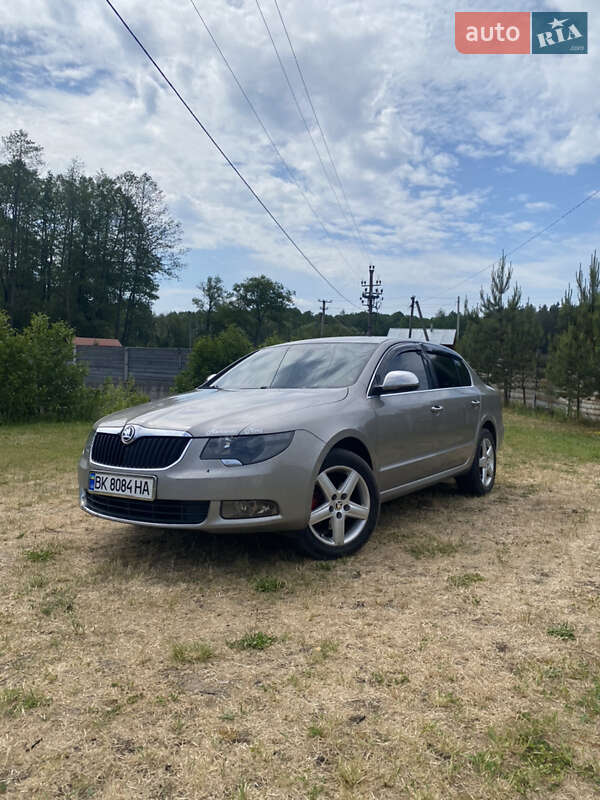Ліфтбек Skoda Superb 2011 в Рівному