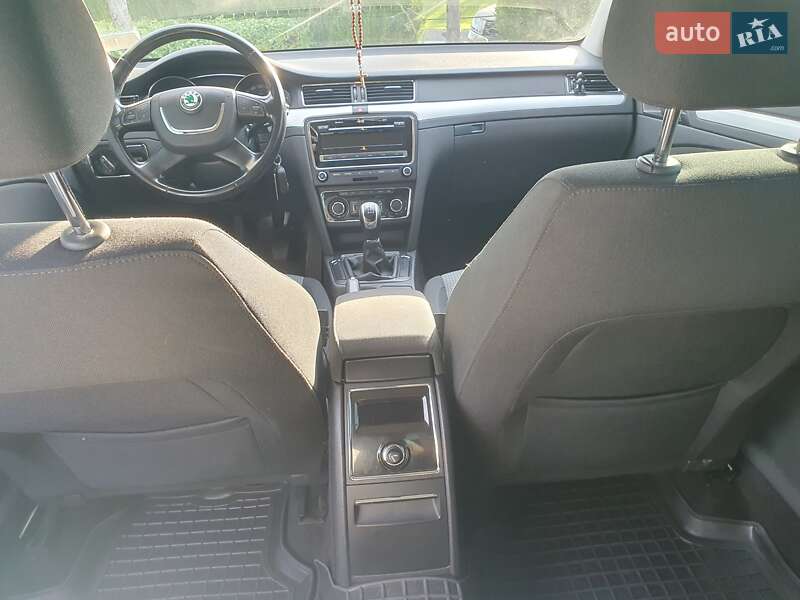 Лифтбек Skoda Superb 2012 в Днепре