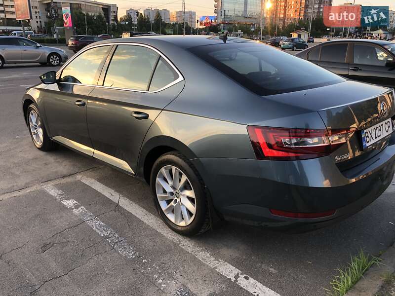 Лифтбек Skoda Superb 2016 в Киеве