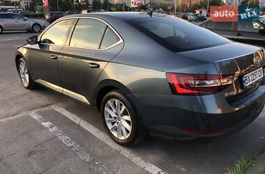 Лифтбек Skoda Superb 2016 в 