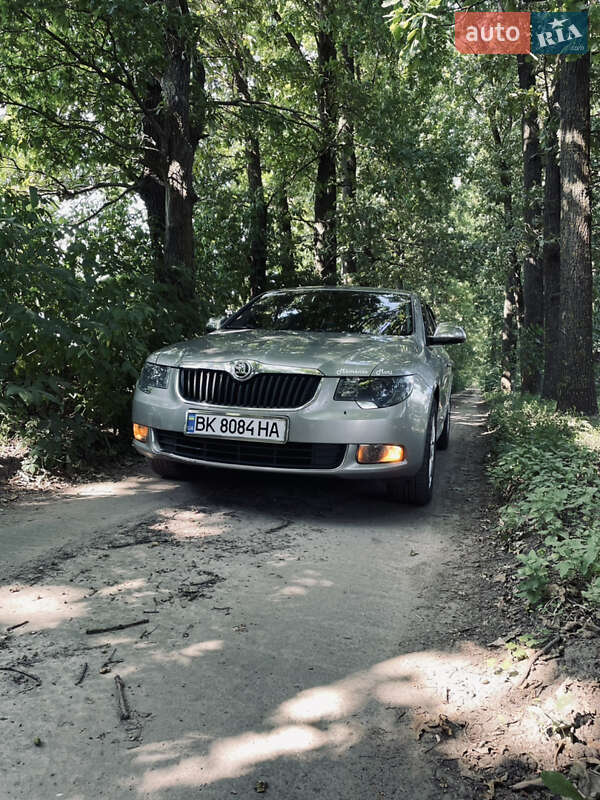 Ліфтбек Skoda Superb 2011 в Рівному