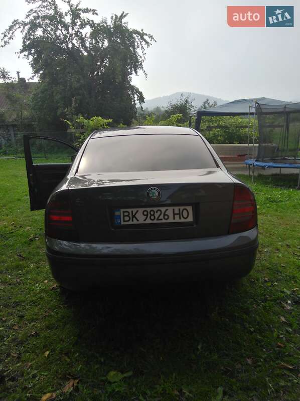 Лифтбек Skoda Superb 2004 в Львове