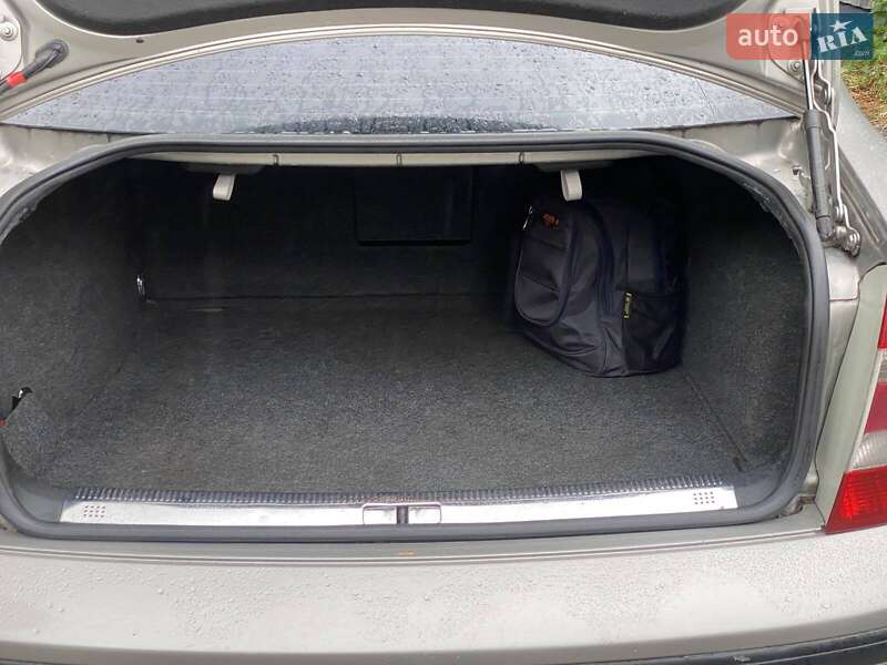 Ліфтбек Skoda Superb 2006 в Києві