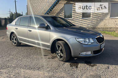 Лифтбек Skoda Superb 2011 в Виннице