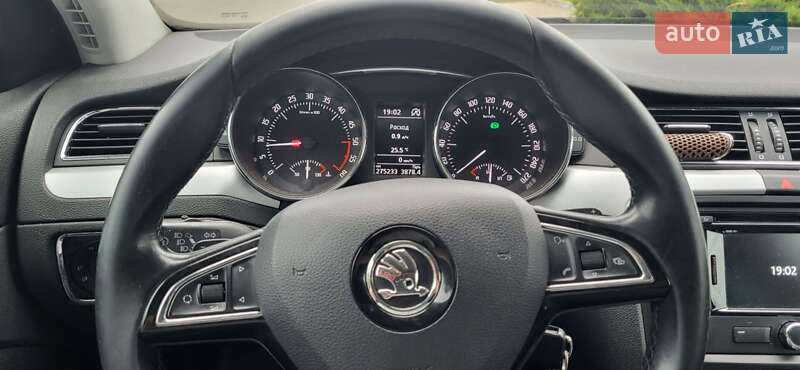 Универсал Skoda Superb 2014 в Ужгороде